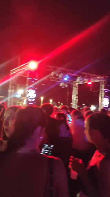 Відео · 01:00
